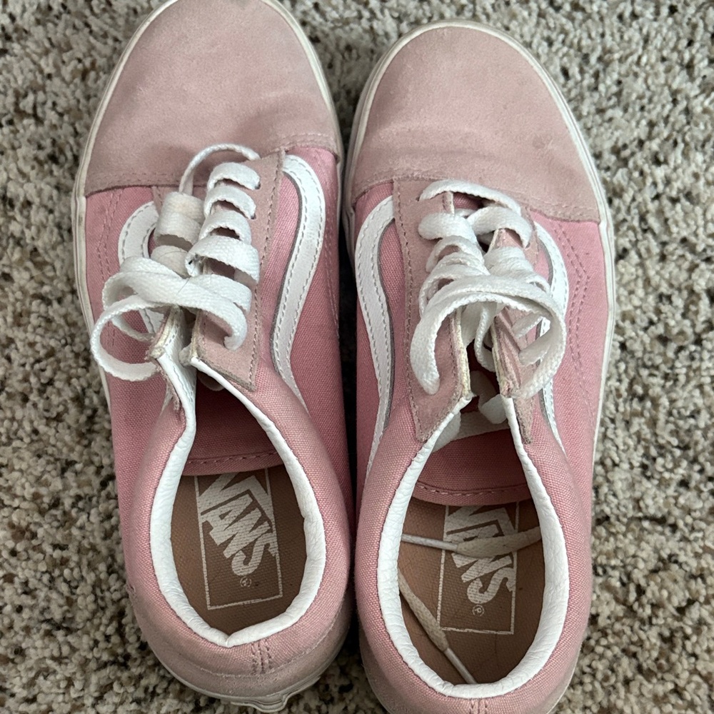 Wellwornnn Women's Pink and White Canvas Sneakers